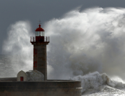 Leuchtturm im Sturm, Stille, Resilienz