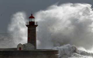 Leuchtturm im Sturm, Stille, Resilienz